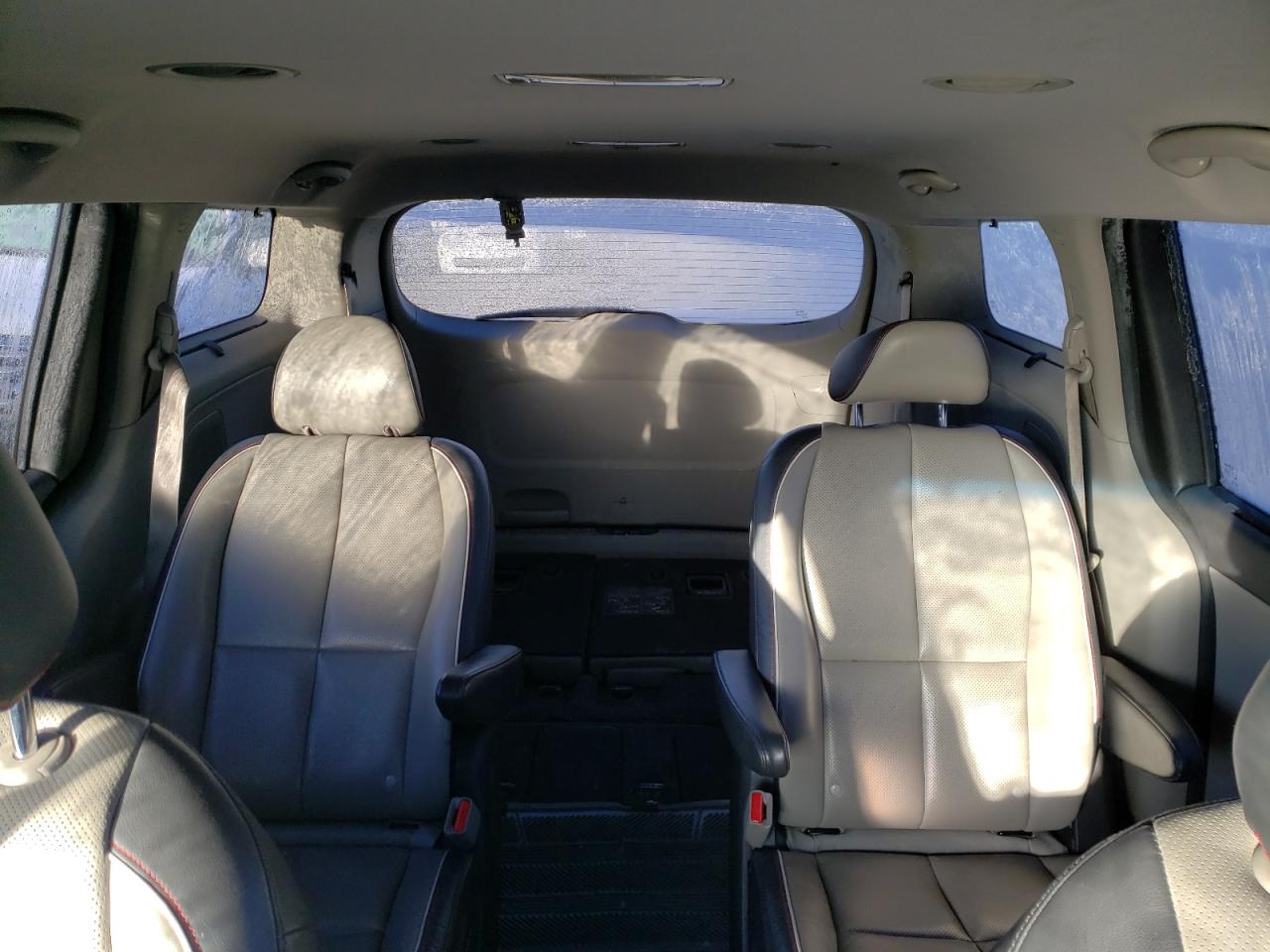2015 Kia Sedona - Image 10