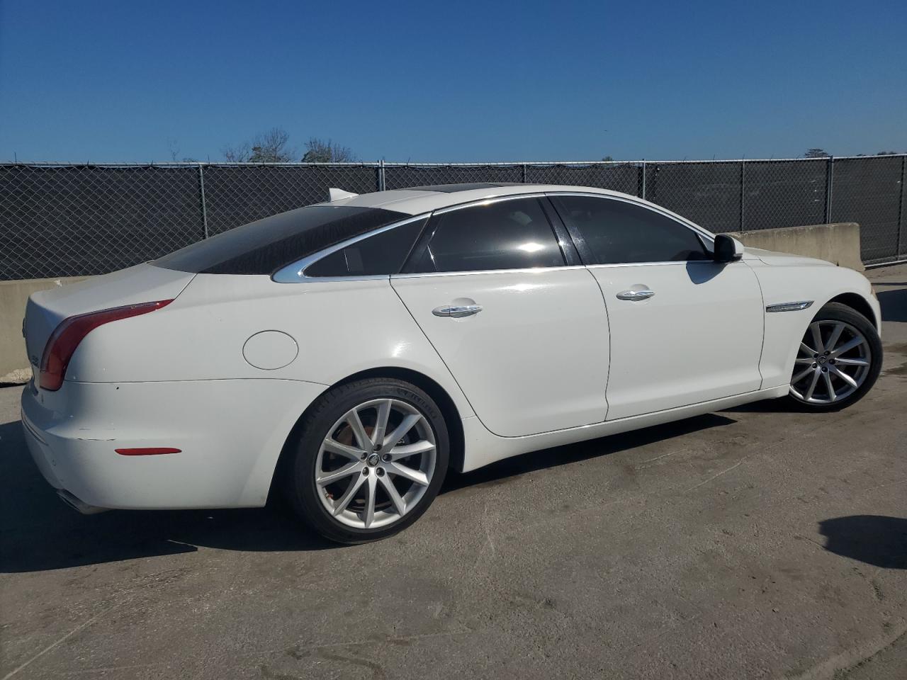 2013 Jaguar XJ - Image 3