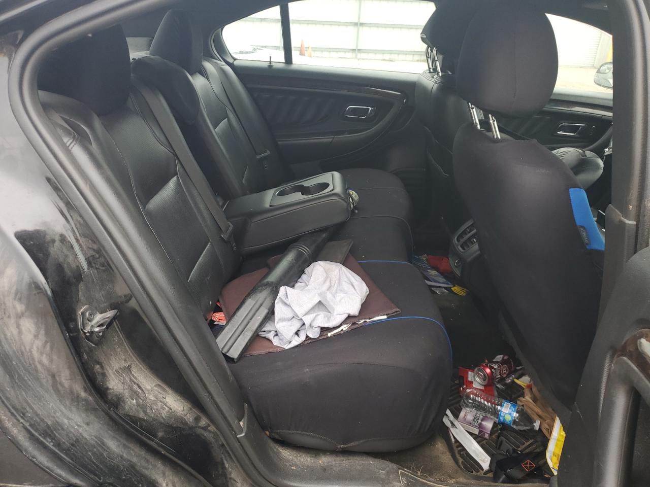 2015 Ford Taurus - Image 10