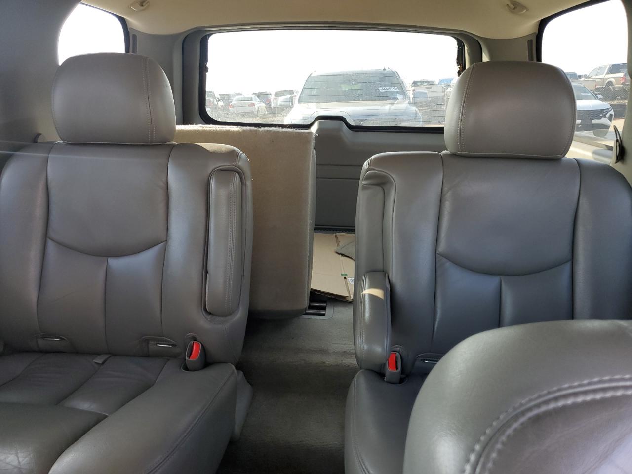 2004 Chevrolet Tahoe - Image 10