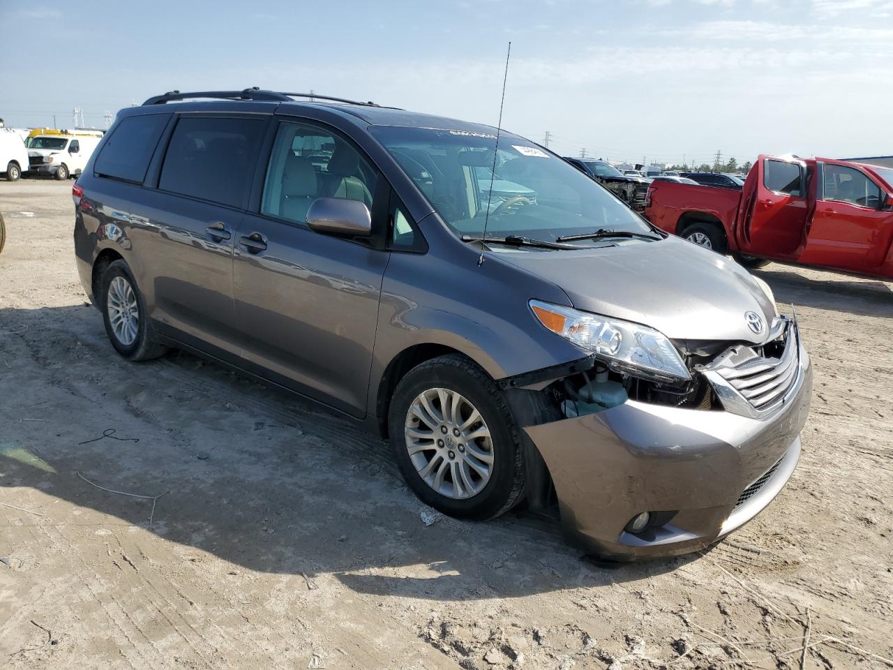 2012 Toyota Sienna - Image 4