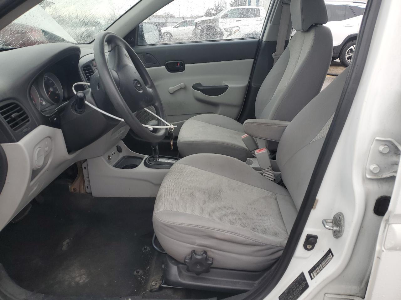 2010 Hyundai Accent - Image 7