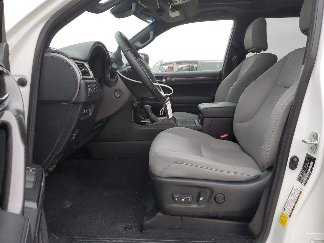 2023 Lexus GX - Image 7