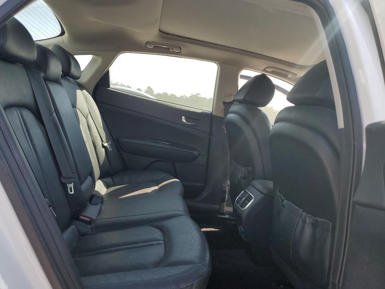 2019 Kia Optima - Image 11