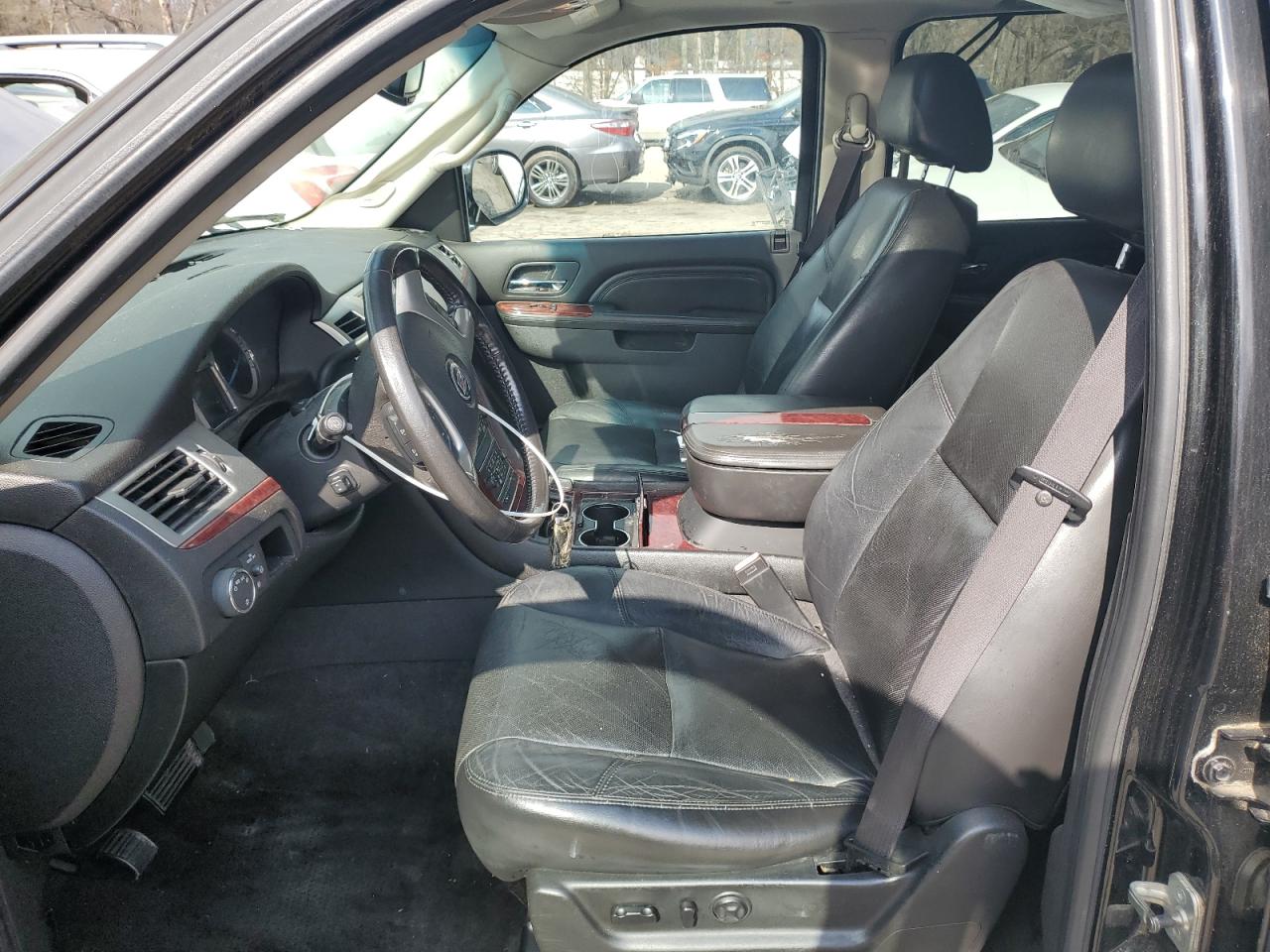 2011 Cadillac Escalade - Image 7