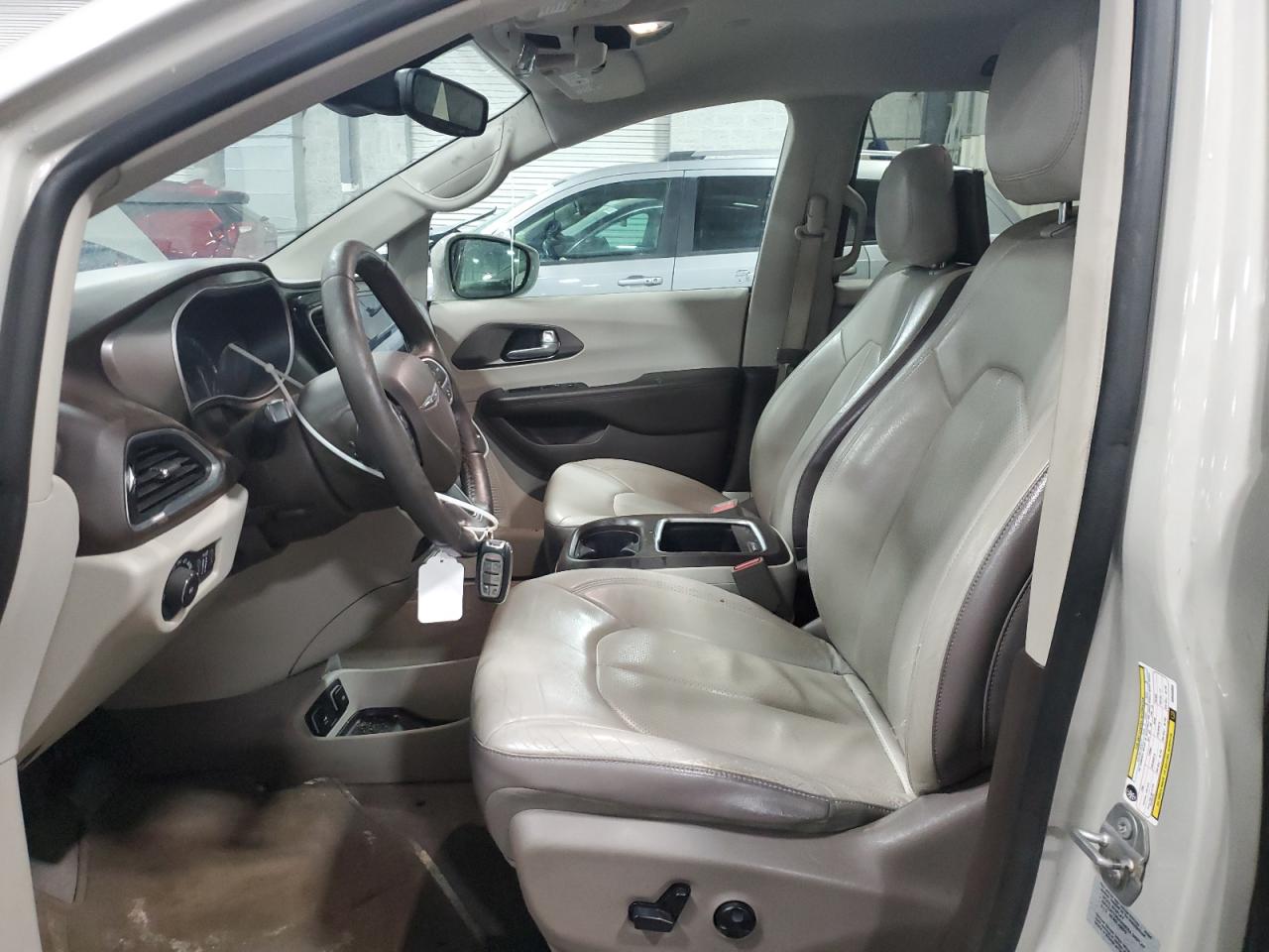 2017 Chrysler Pacifica - Image 7