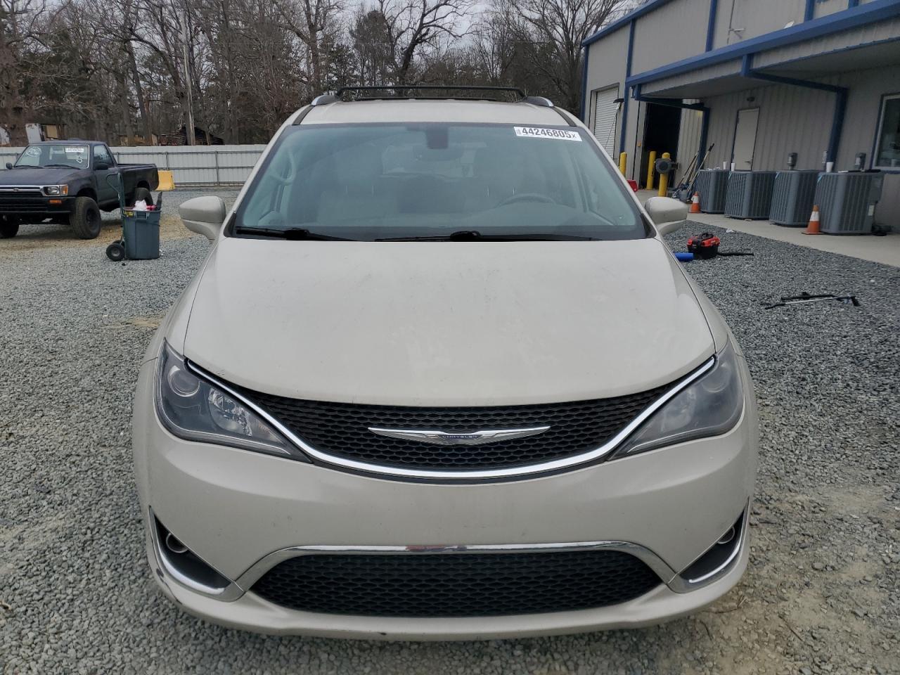 2017 Chrysler Pacifica - Image 5