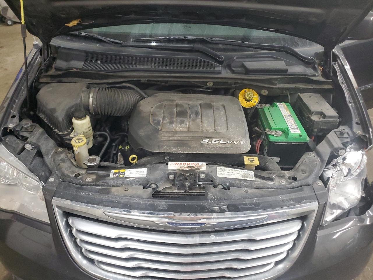 2016 Chrysler Town & Country - Image 12