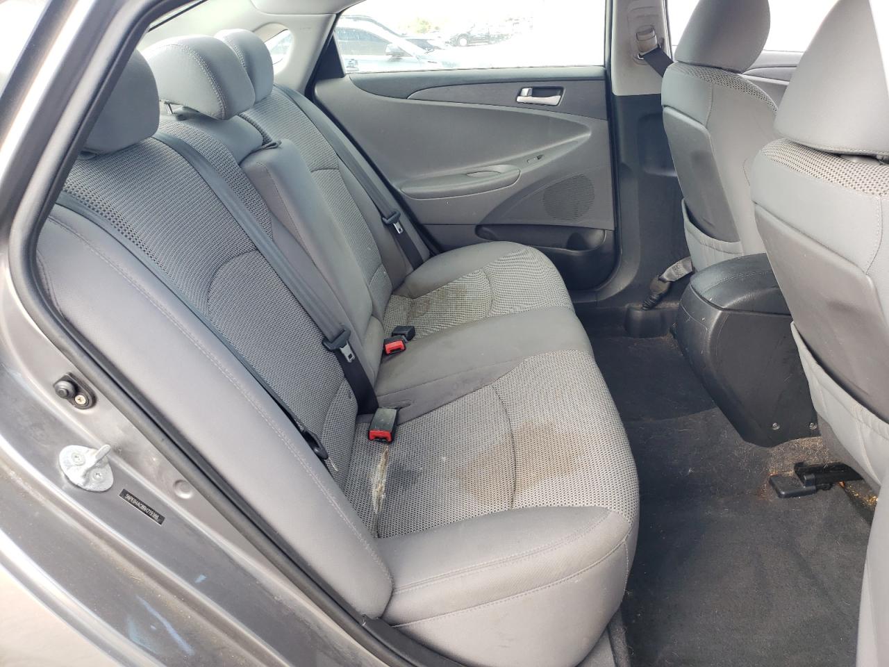 2011 Hyundai Sonata - Image 10