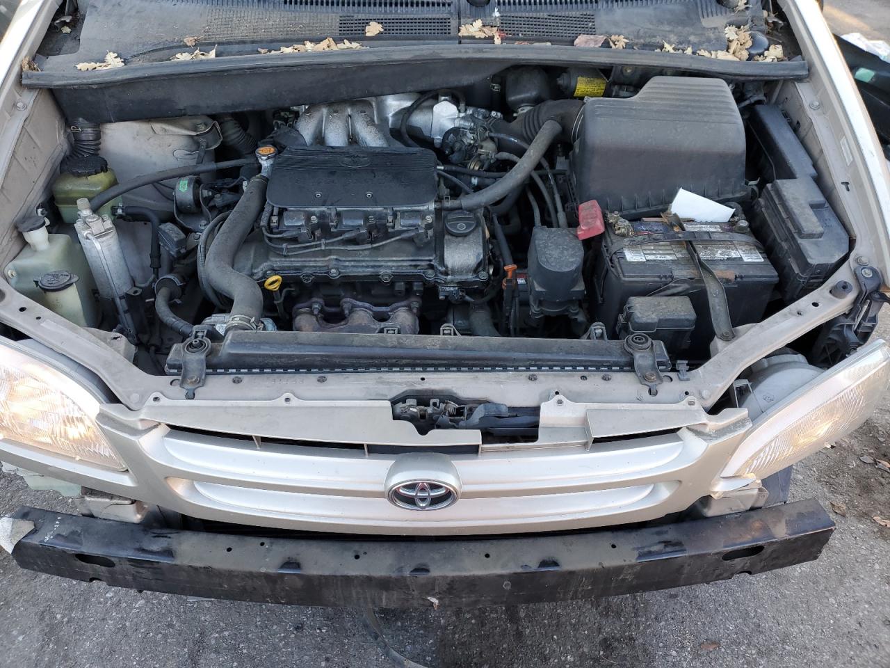 2000 Toyota Sienna - Image 12