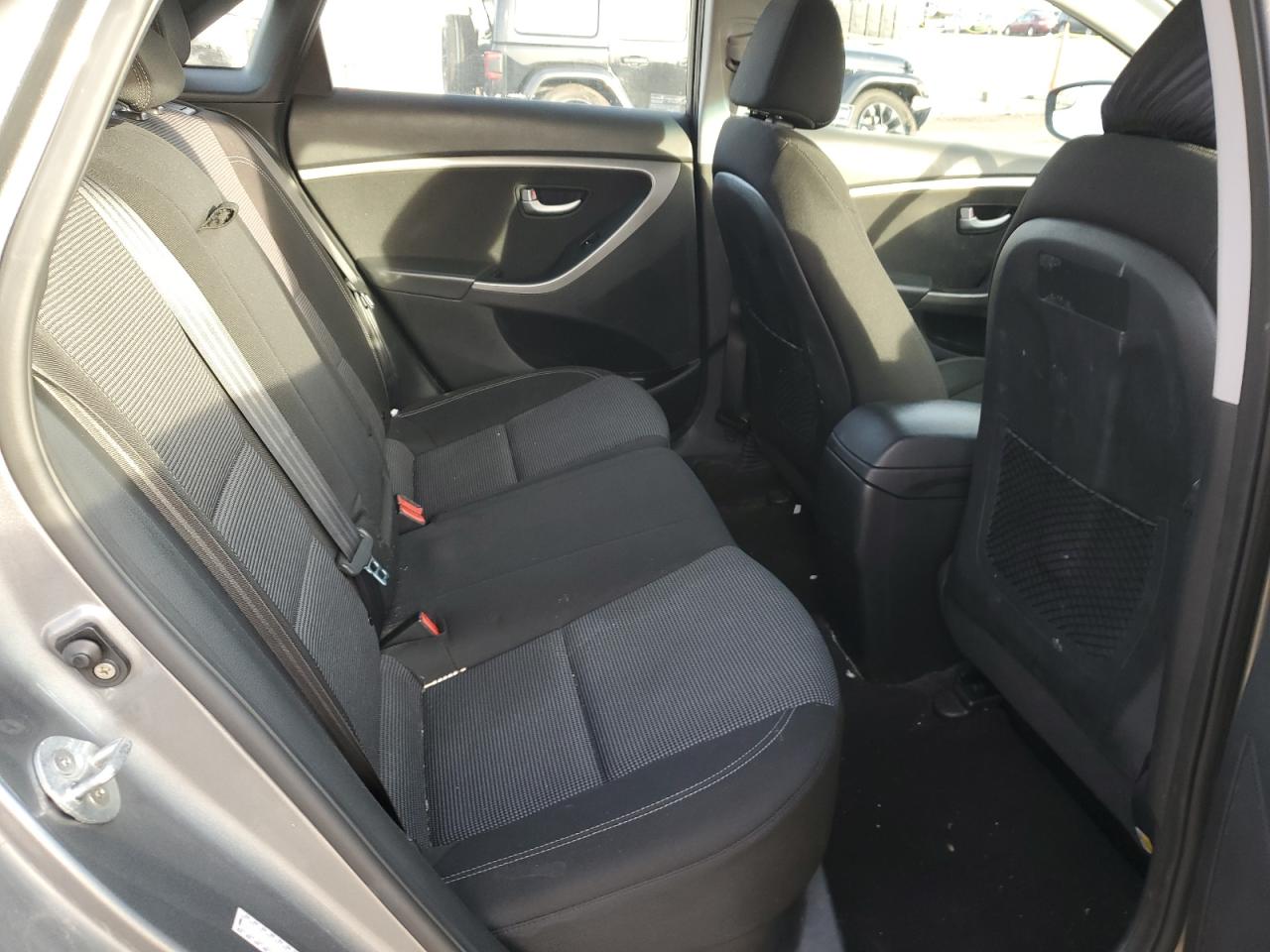 2017 Hyundai Elantra - Image 10