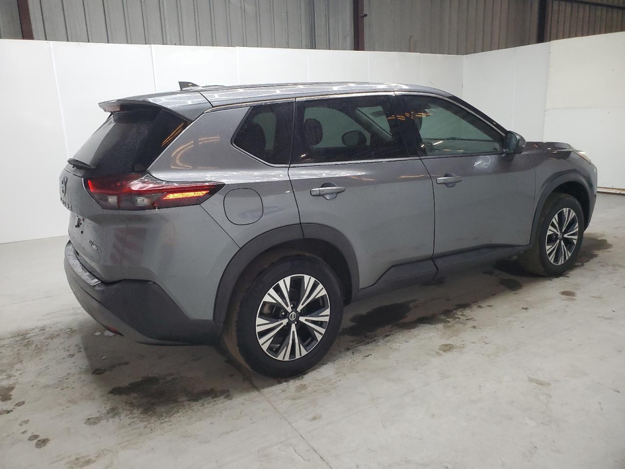 2021 Nissan Rogue - Image 3