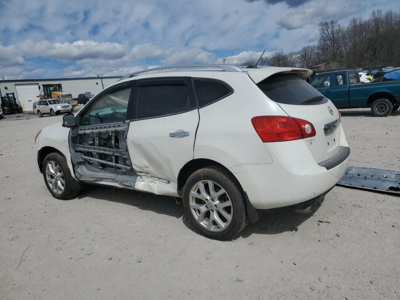 2011 Nissan Rogue - Image 2