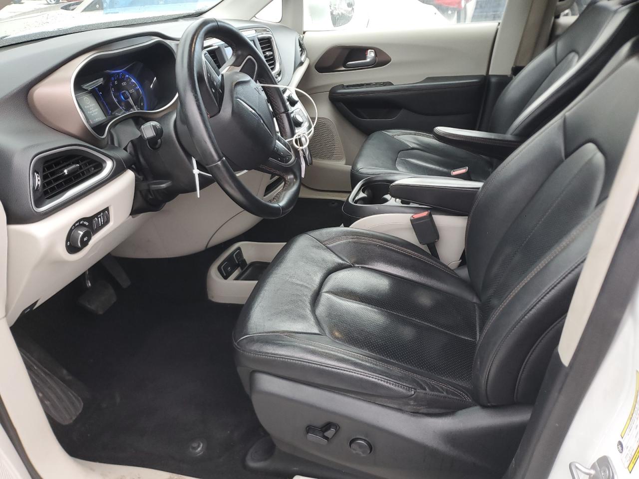 2018 Chrysler Pacifica - Image 7