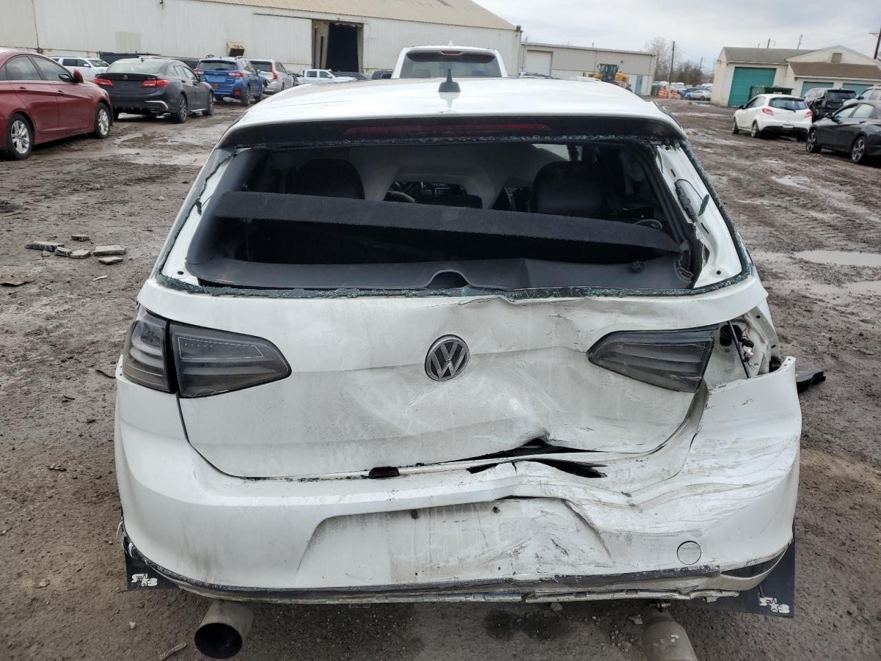 2017 Volkswagen GTI - Image 6