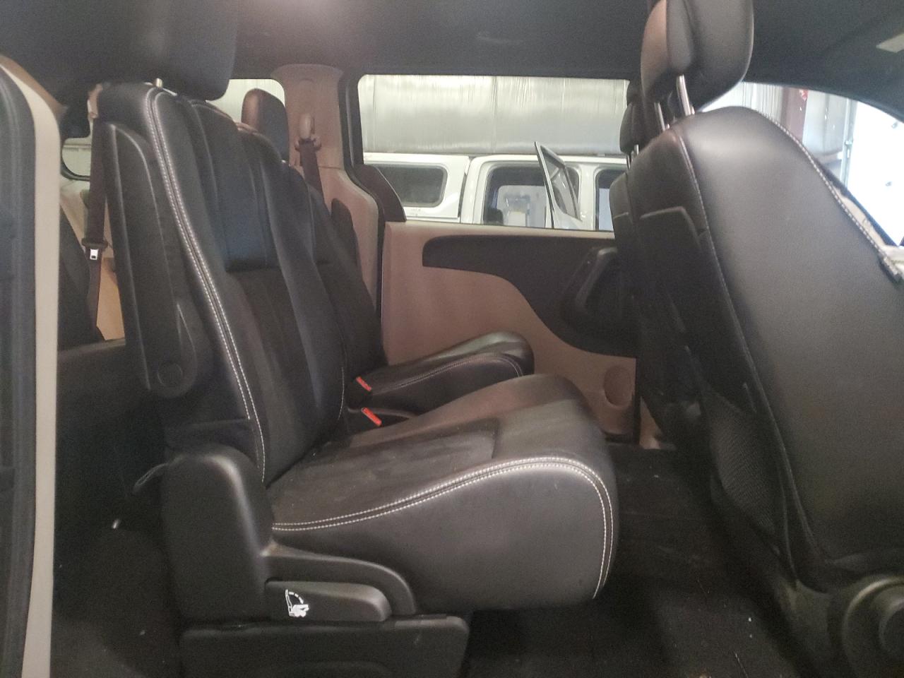 2019 Dodge Caravan - Image 11