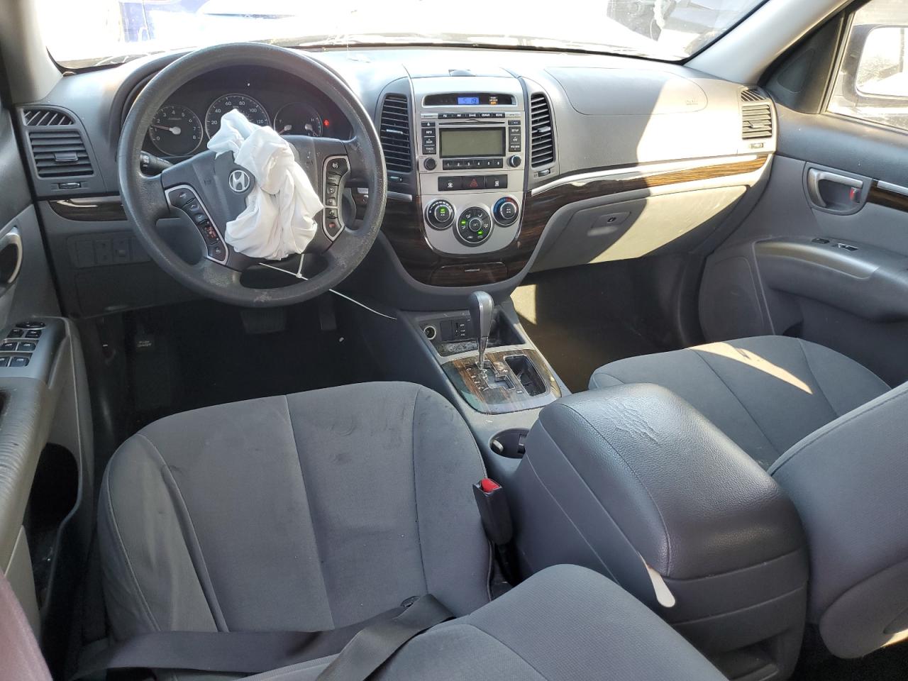 2010 Hyundai Santa Fe - Image 8