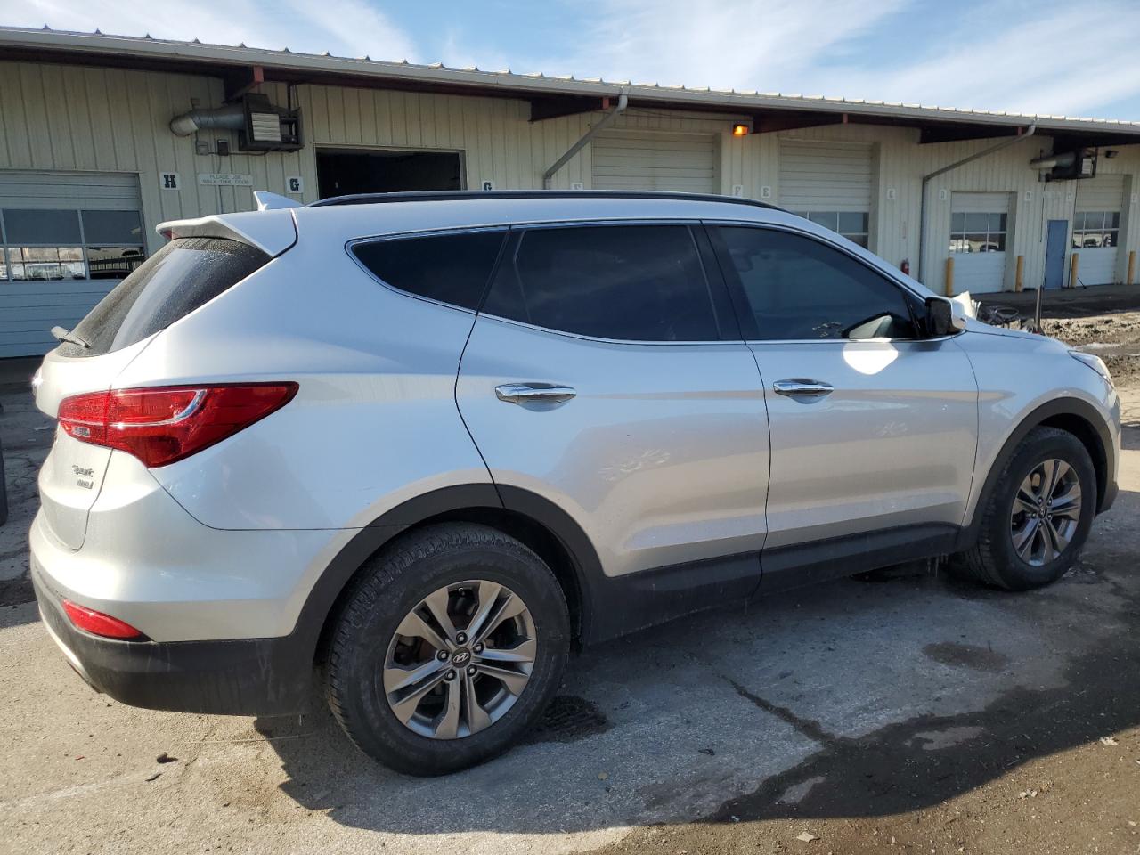 2015 Hyundai Santa Fe - Image 3