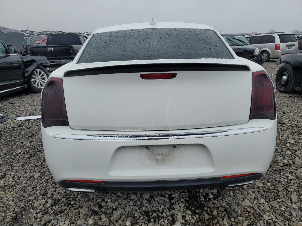 2016 Chrysler 300 - Image 6