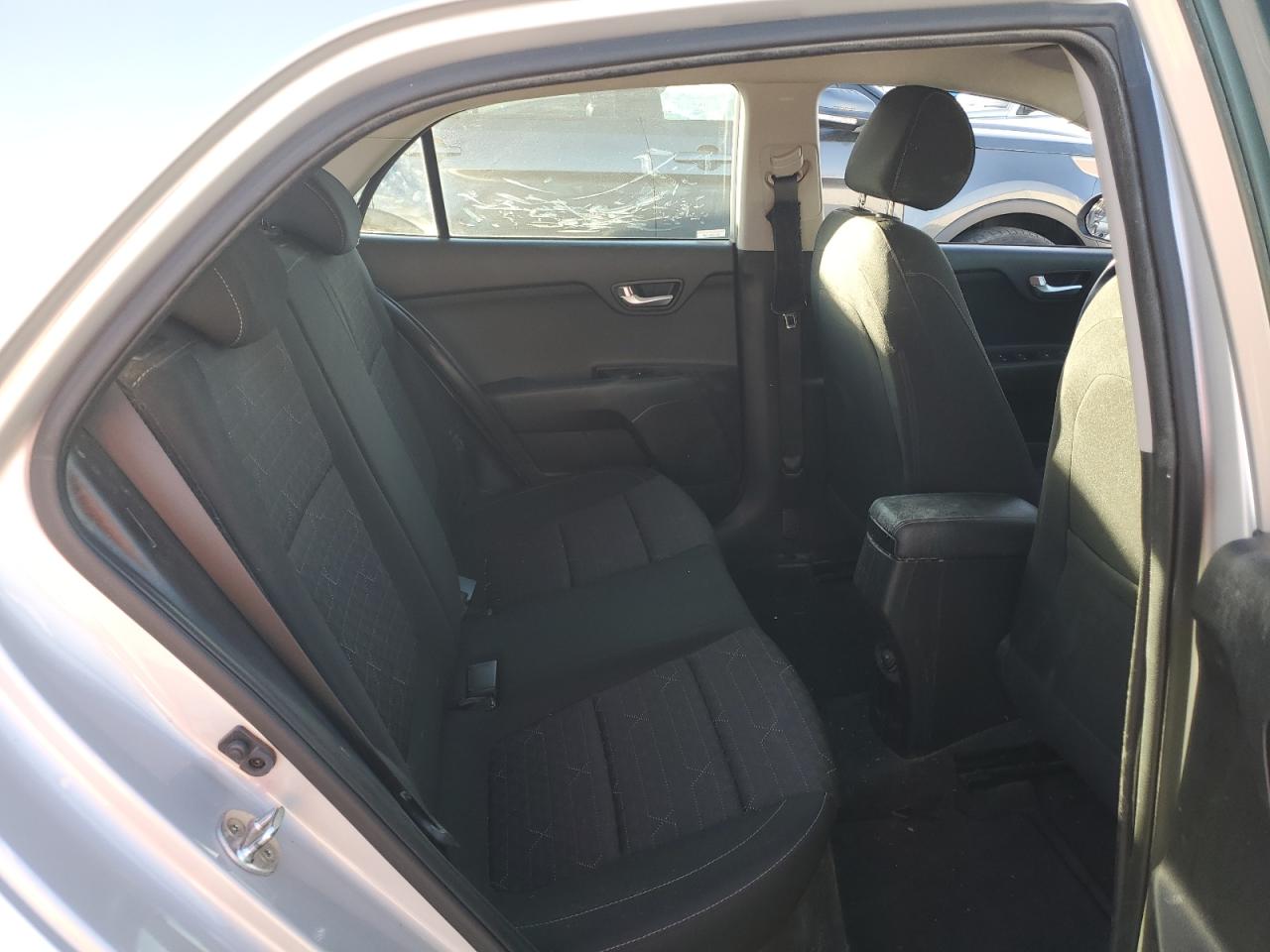 2018 Kia Rio - Image 10