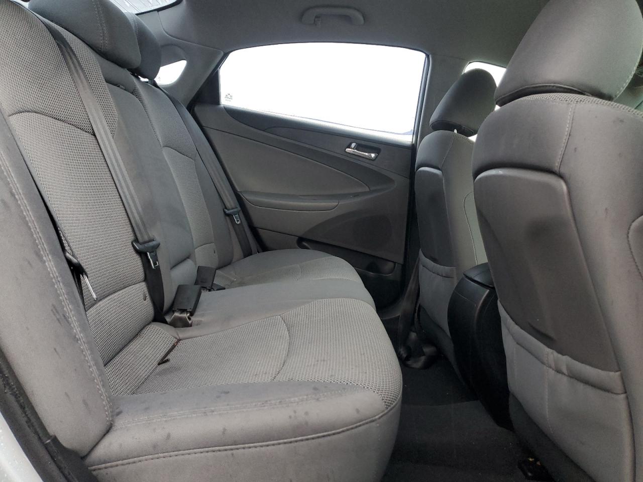 2013 Hyundai Sonata - Image 10