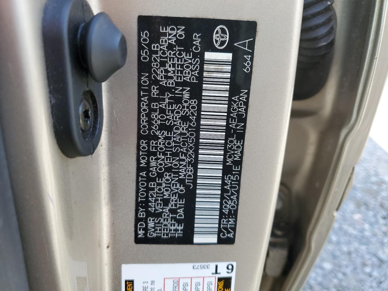 2005 Toyota Camry - Image 13