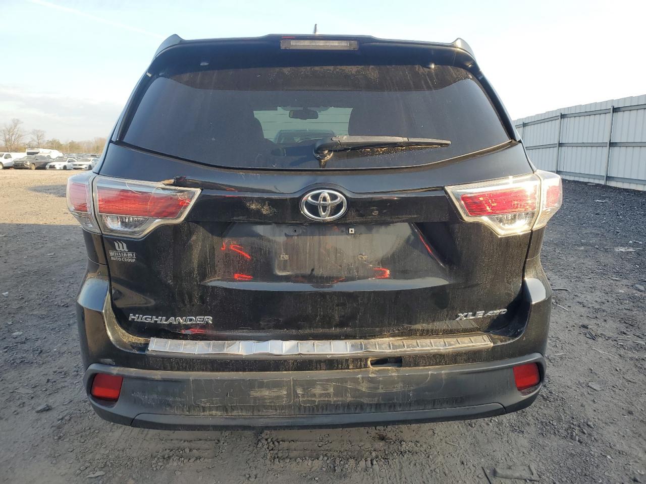 2015 Toyota Highlander - Image 6