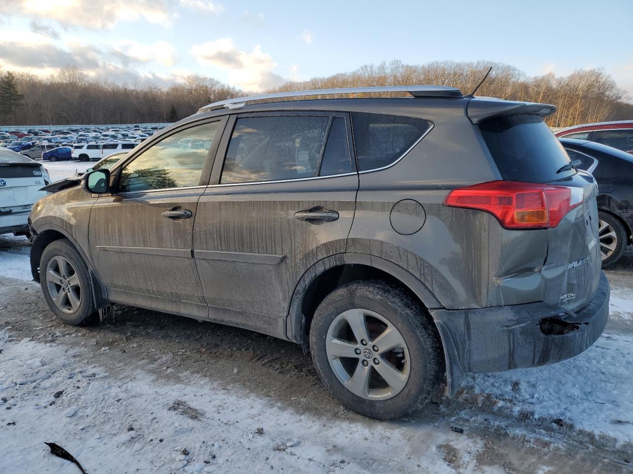 2015 Toyota RAV 4 - Image 2