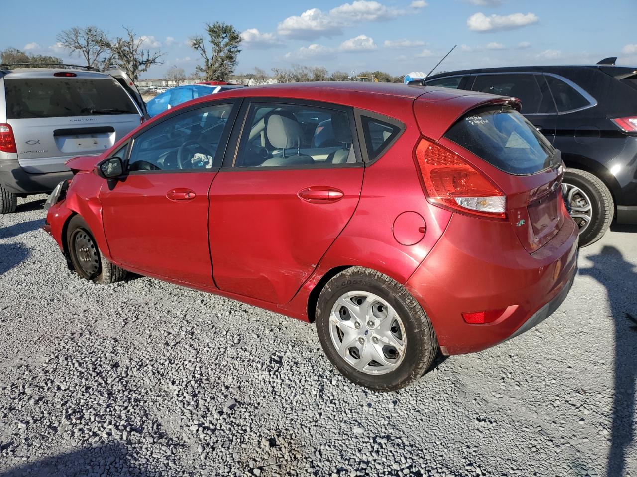 2011 Ford Fiesta - Image 2