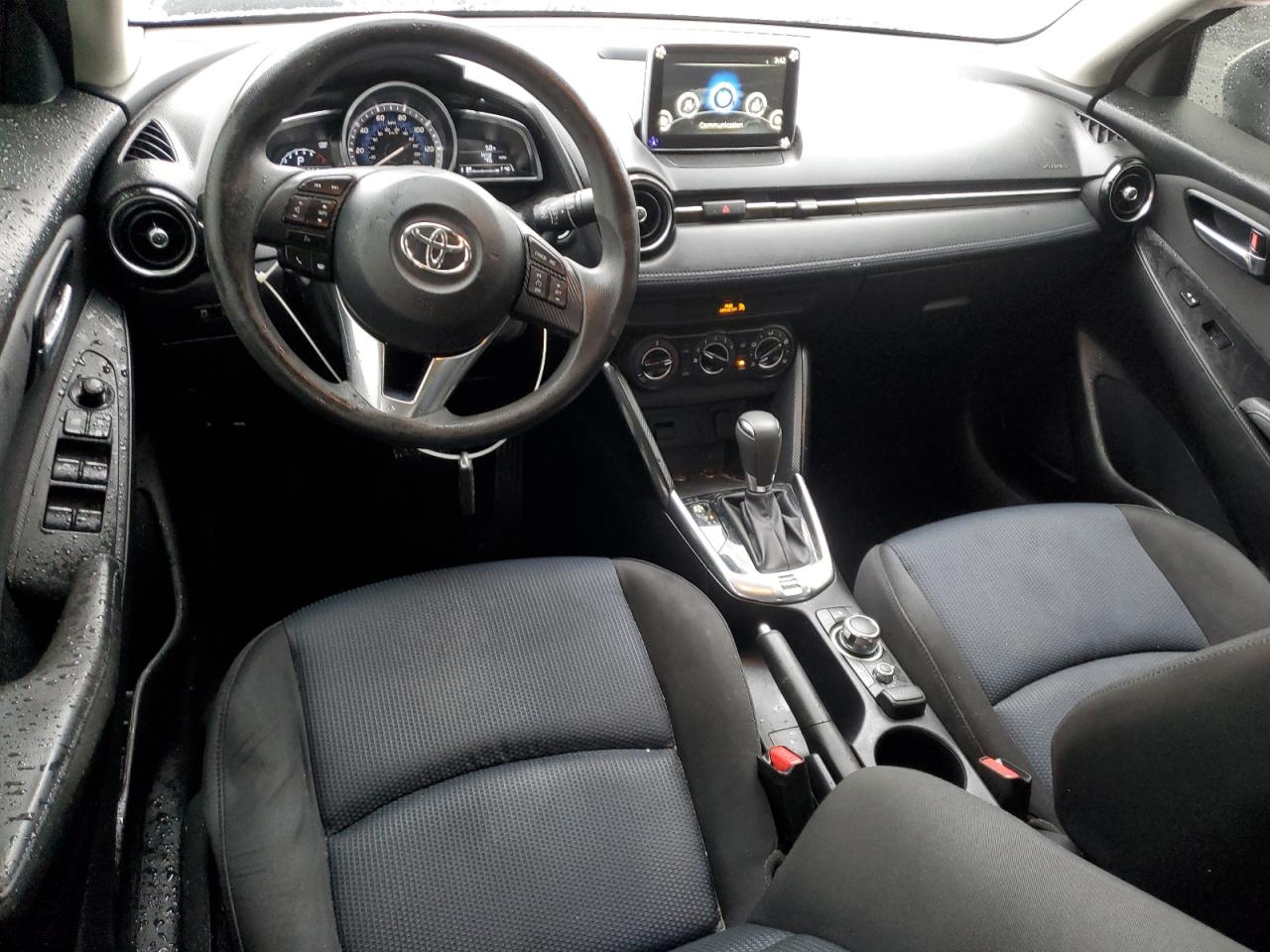 2017 Toyota Yaris - Image 8