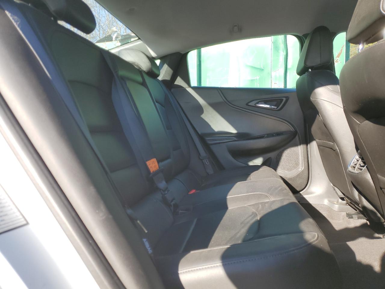 2017 Chevrolet Malibu - Image 10