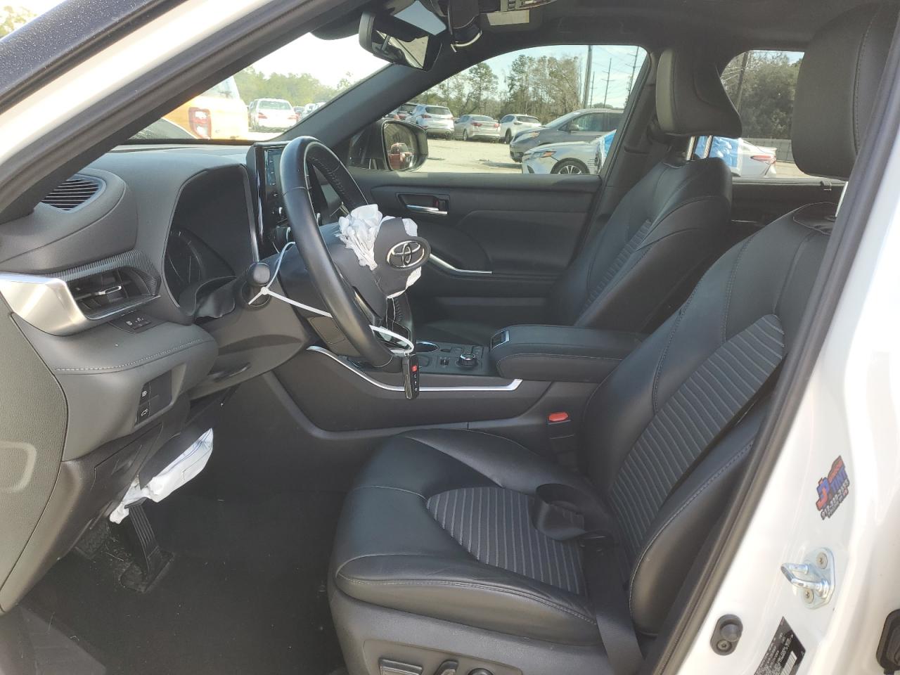 2021 Toyota Highlander - Image 7