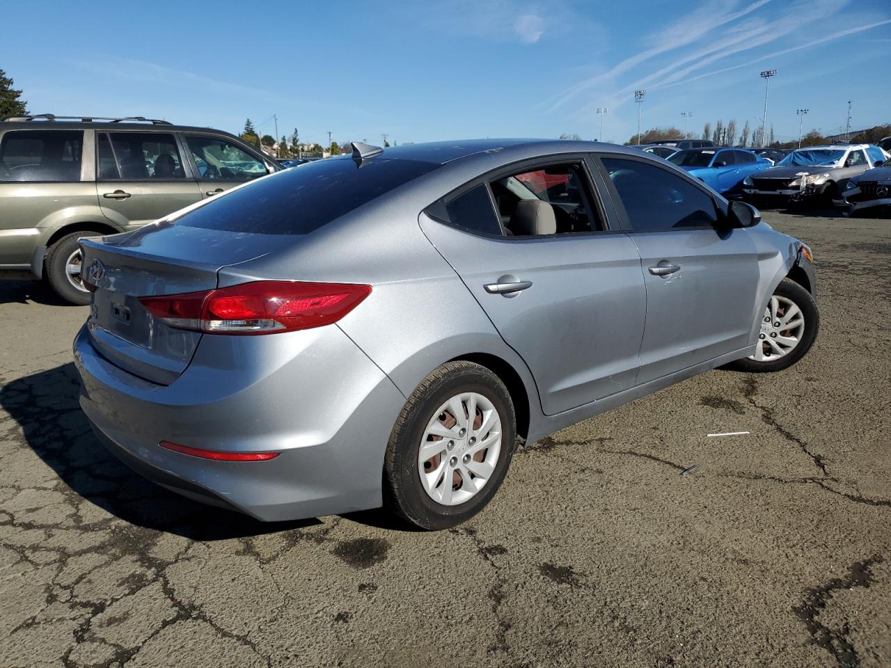2017 Hyundai Elantra - Image 3