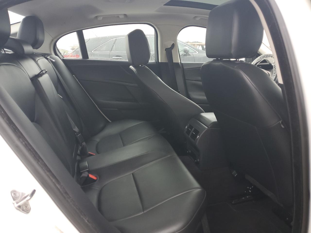 2019 Jaguar XE - Image 10