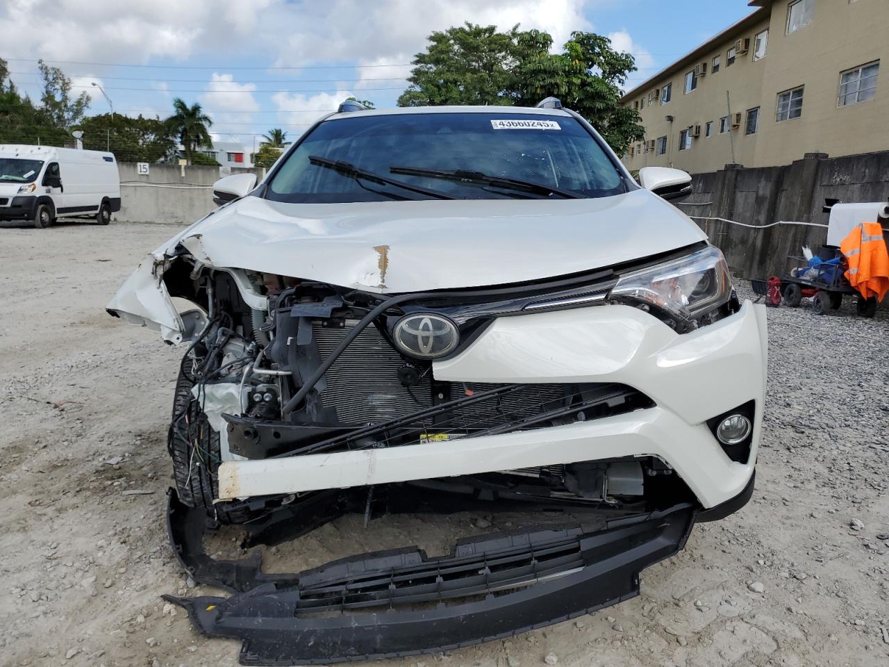 2017 Toyota RAV 4 - Image 5
