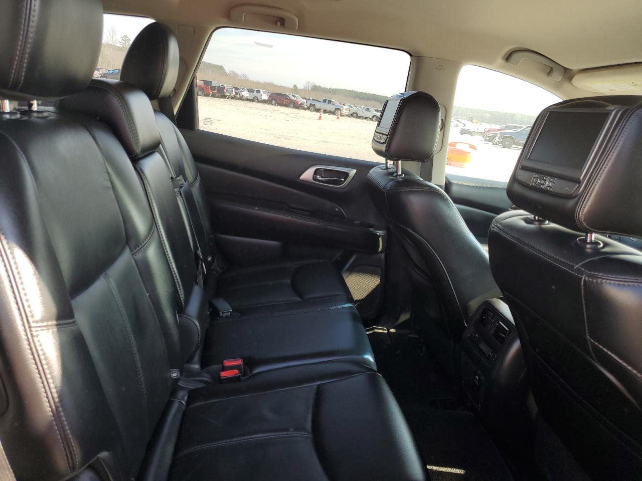 2015 Nissan Pathfinder - Image 11