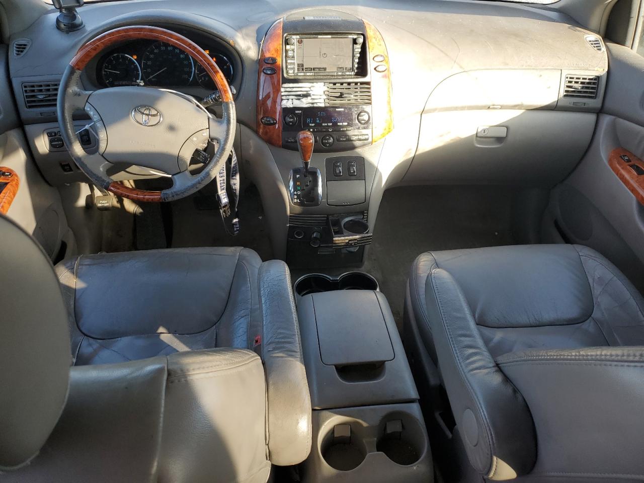2007 Toyota Sienna - Image 8