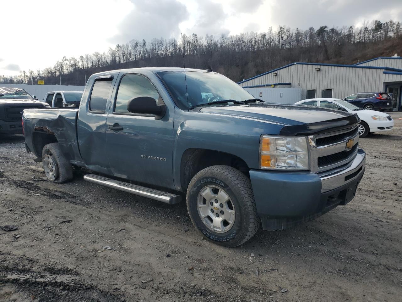 2011 Chevrolet Silverado - Image 4