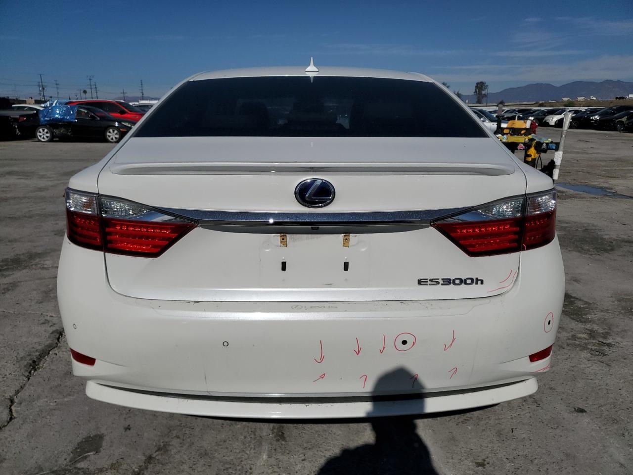 2014 Lexus ES - Image 6