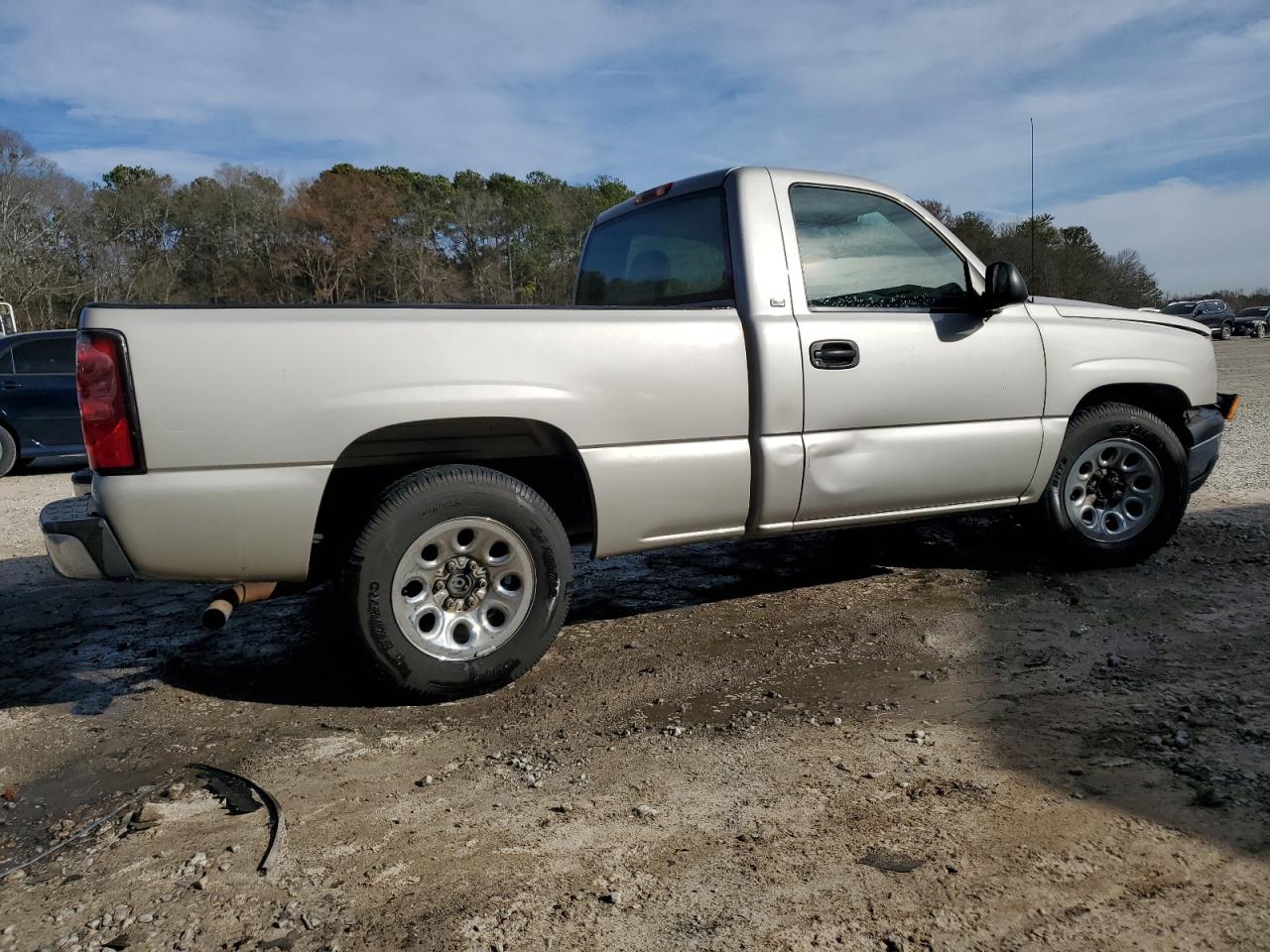2007 Chevrolet Silverado - Image 3