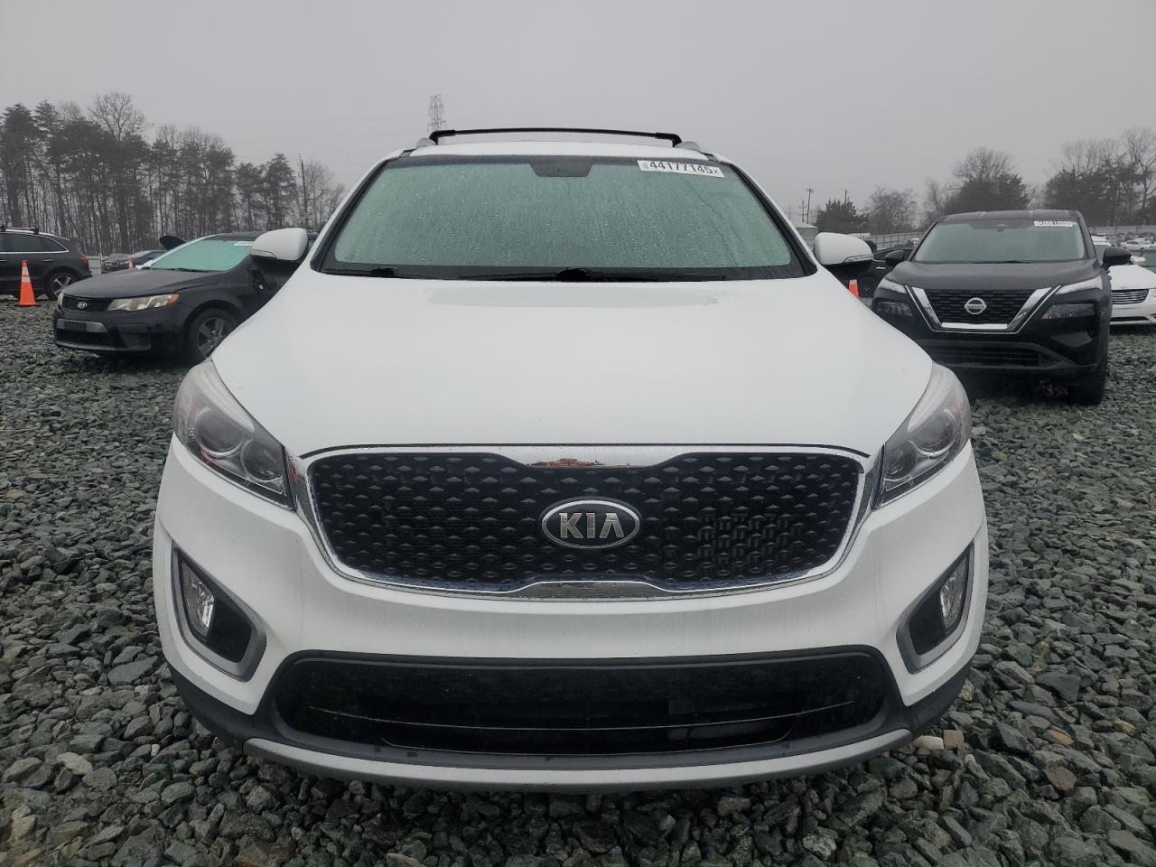 2016 Kia Sorento - Image 5