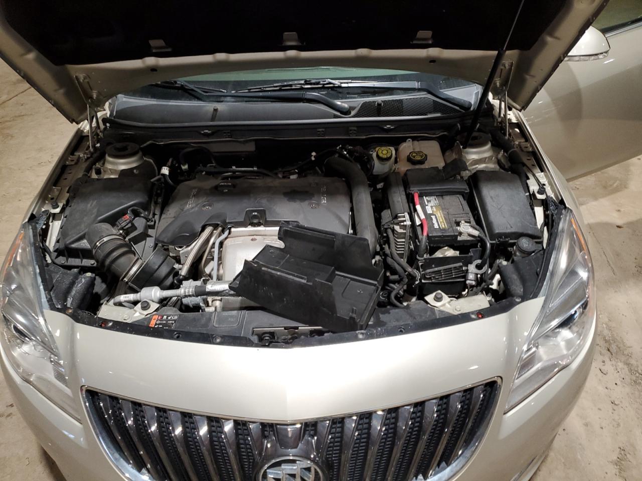 2016 Buick Regal - Image 11