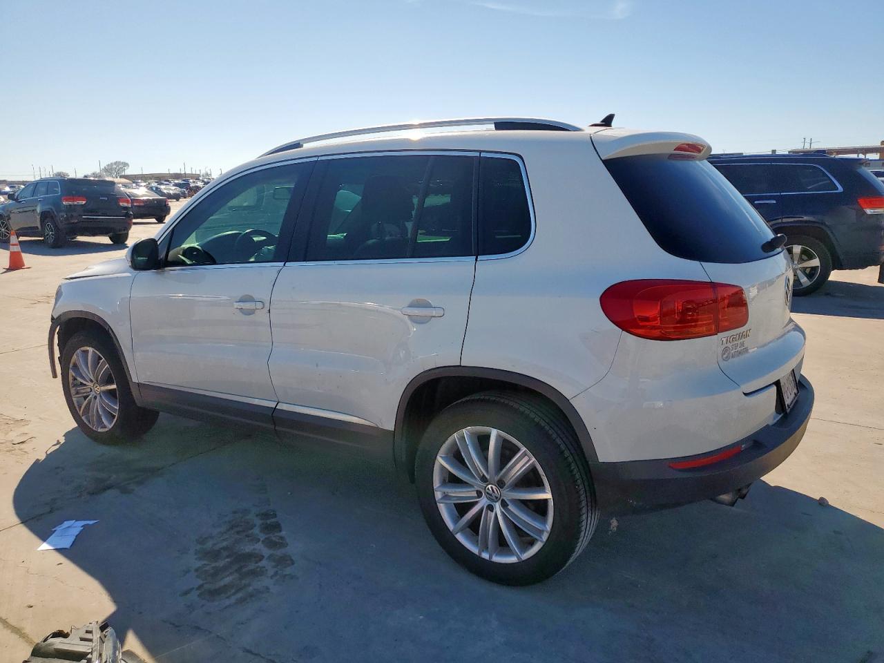2015 Volkswagen Tiguan - Image 2