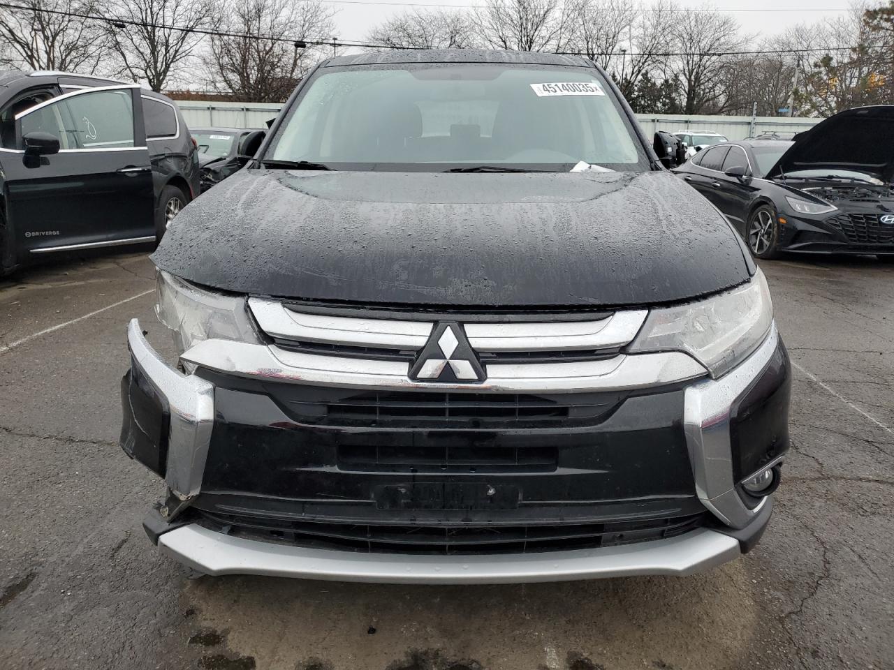 2017 Mitsubishi Outlander - Image 5