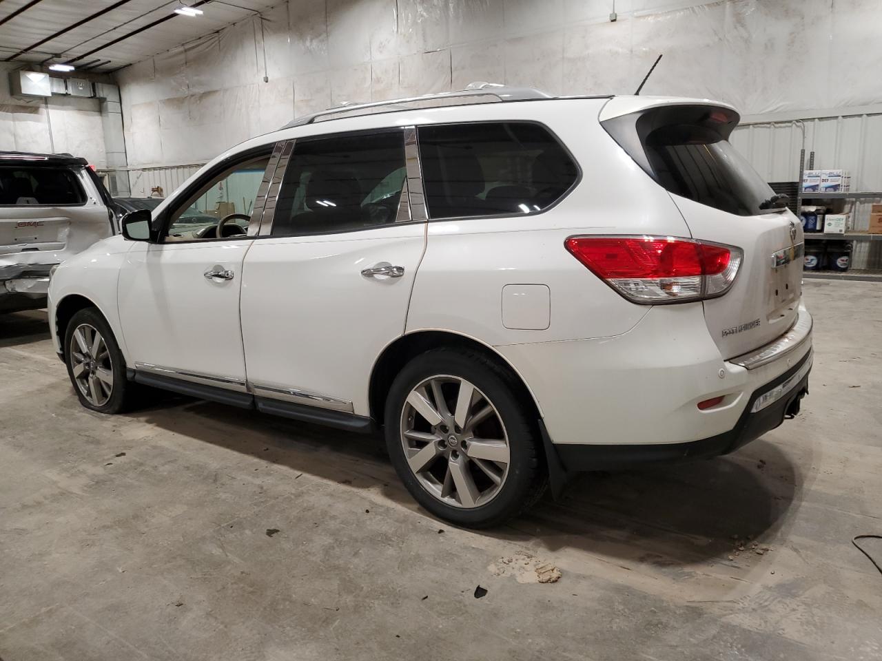 2013 Nissan Pathfinder - Image 2