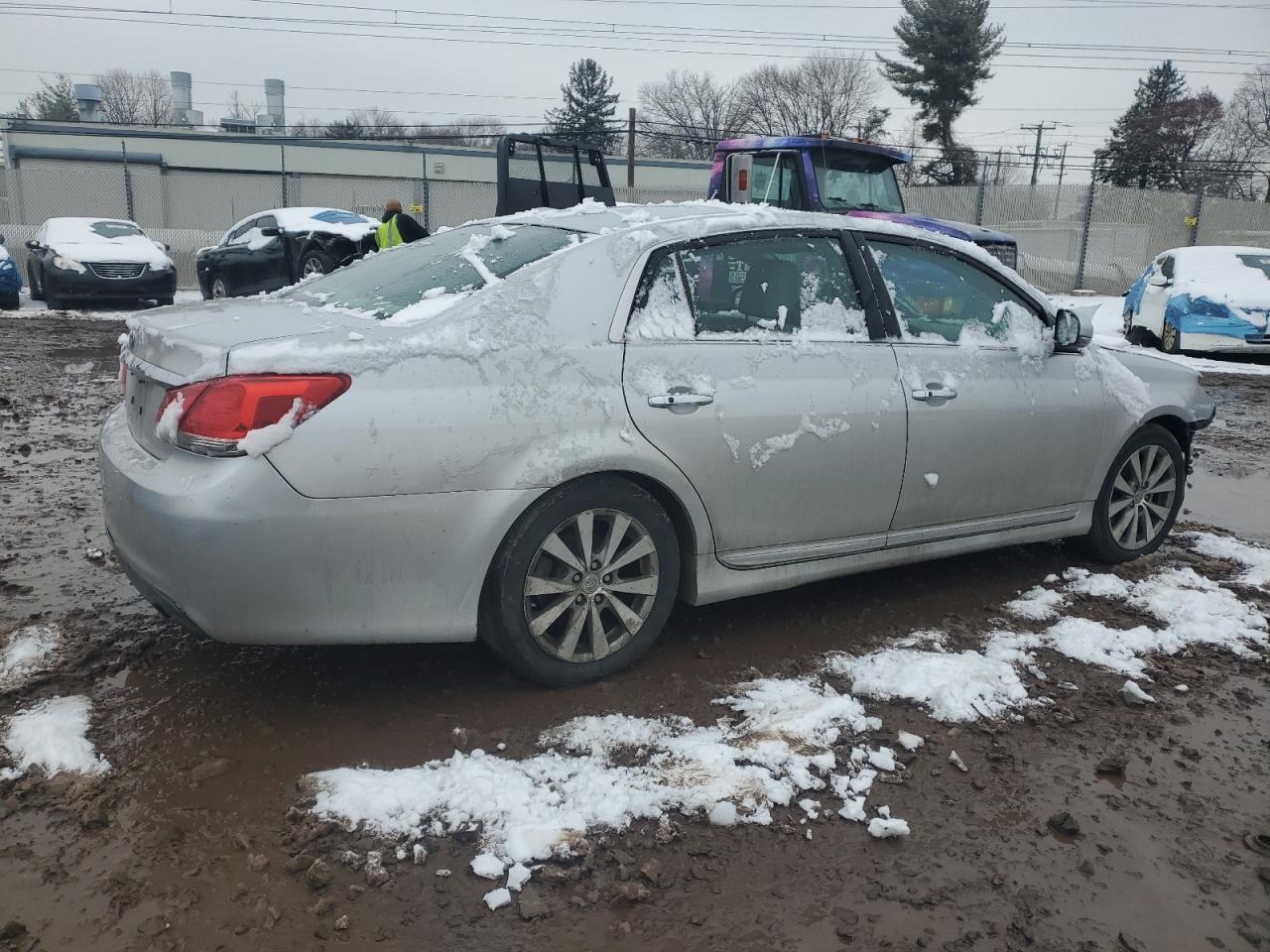 2011 Toyota Avalon - Image 3