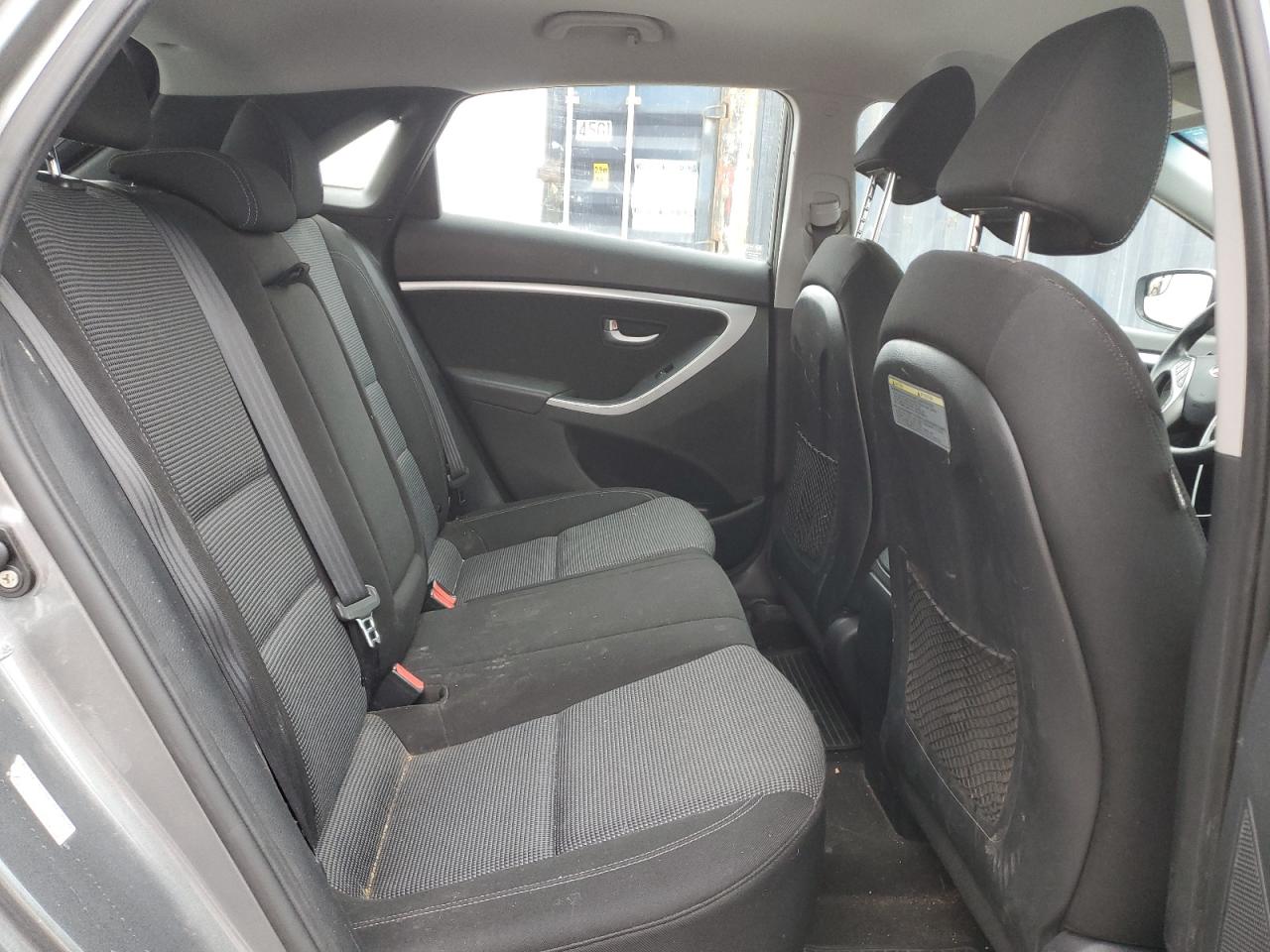 2016 Hyundai Elantra - Image 11