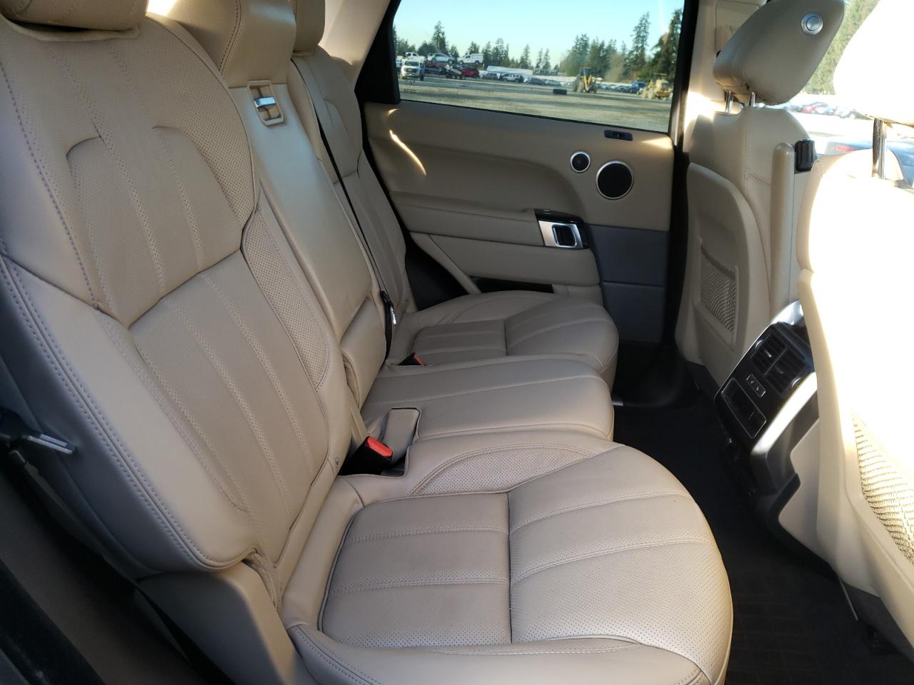 2016 Land Rover Range Rover - Image 12