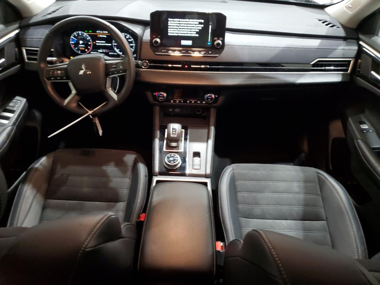 2024 Mitsubishi Outlander - Image 8