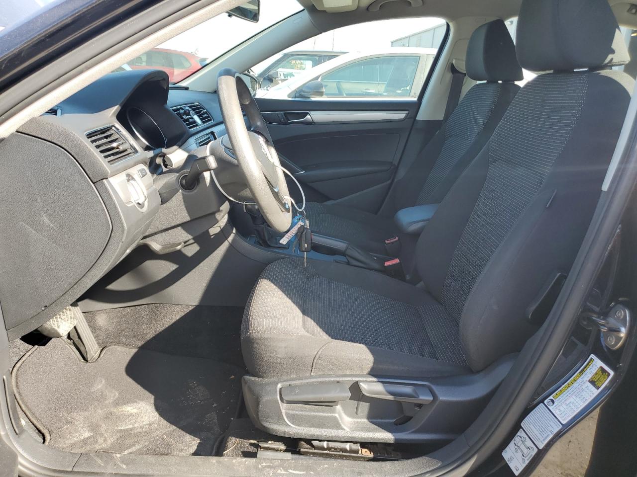 2017 Volkswagen Passat - Image 7